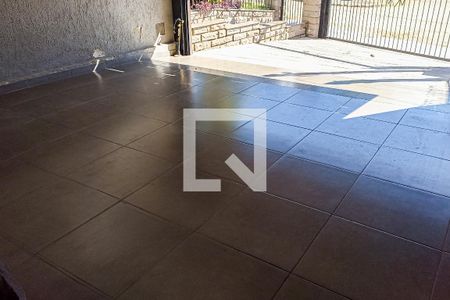 Garagem de casa à venda com 4 quartos, 400m² em Medianeira, Porto Alegre
