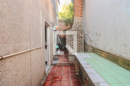 Quintal de casa à venda com 3 quartos, 170m² em Vila Jardim, Porto Alegre