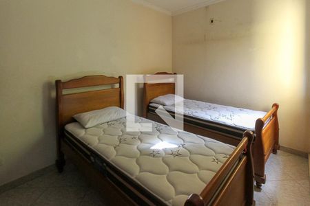 Quarto de casa à venda com 3 quartos, 400m² em Parque dos Bancários, São Paulo