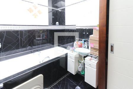 Banheiro da Suite de casa à venda com 3 quartos, 400m² em Parque dos Bancários, São Paulo