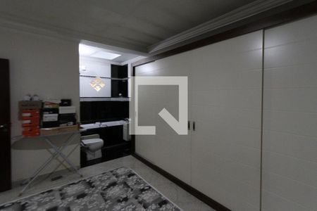 Suite de casa à venda com 3 quartos, 400m² em Parque dos Bancários, São Paulo