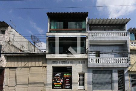 Fachada de casa à venda com 3 quartos, 400m² em Parque dos Bancários, São Paulo