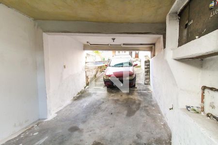 Garagem de casa à venda com 3 quartos, 150m² em Vila Carmosina, São Paulo