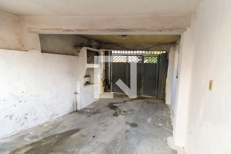 Garagem de casa à venda com 3 quartos, 150m² em Vila Carmosina, São Paulo