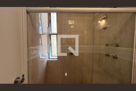 Banheiro de Serviço de apartamento à venda com 3 quartos, 225m² em Cerqueira César, São Paulo