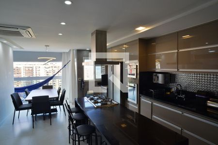 Cozinha de apartamento à venda com 3 quartos, 230m² em Barra da Tijuca, Rio de Janeiro