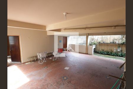 Garagem de casa à venda com 3 quartos, 177m² em Jardim Dona Sinha, São Paulo