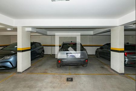 Garagem de apartamento à venda com 3 quartos, 180m² em Coração Eucarístico, Belo Horizonte