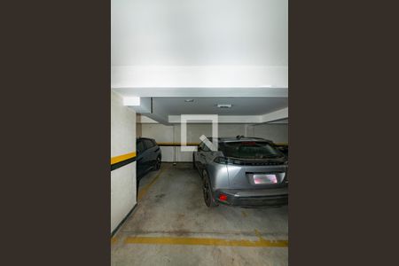 Garagem de apartamento à venda com 3 quartos, 180m² em Coração Eucarístico, Belo Horizonte