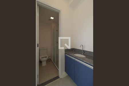 Banheiro de kitnet/studio para alugar com 1 quarto, 28m² em Pinheiros, São Paulo