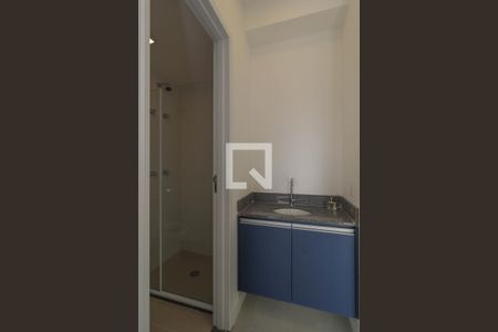 Banheiro de kitnet/studio para alugar com 1 quarto, 28m² em Pinheiros, São Paulo