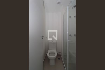 Banheiro de kitnet/studio para alugar com 1 quarto, 28m² em Pinheiros, São Paulo