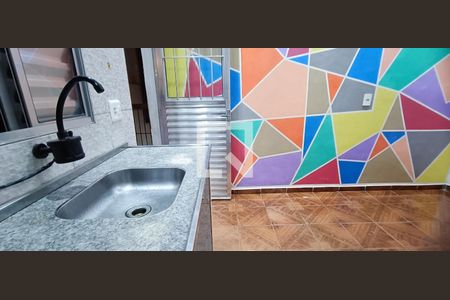 Cozinha de kitnet/studio para alugar com 1 quarto, 25m² em Jardim Irapiranga, Embu das Artes