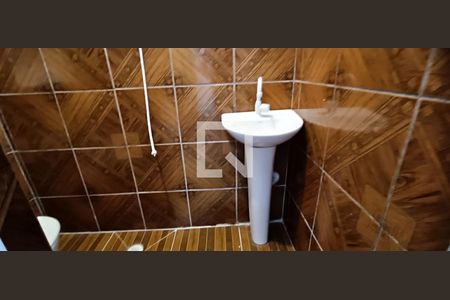 Banheiro de kitnet/studio para alugar com 1 quarto, 25m² em Jardim Irapiranga, Embu das Artes