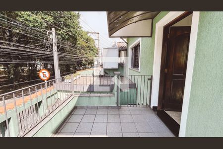Varanda de casa à venda com 4 quartos, 100m² em Vila Guaca, São Paulo