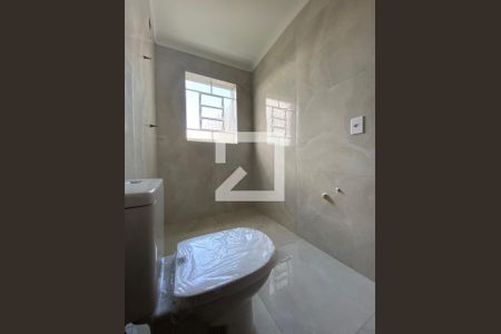 Banheiro 2 de casa à venda com 3 quartos, 150m² em Jardim Dourado, Guarulhos