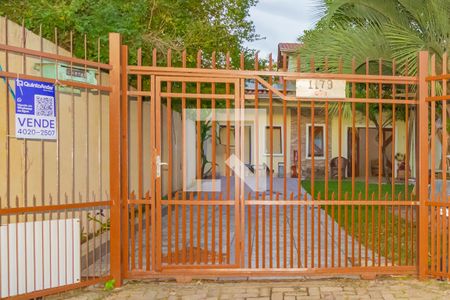 Fachada de casa à venda com 3 quartos, 172m² em Harmonia, Canoas