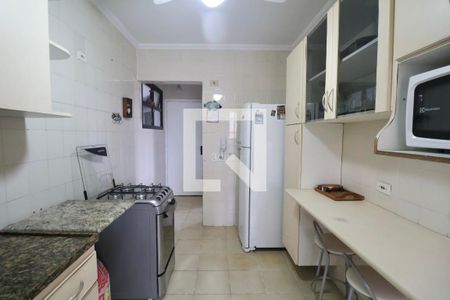 Cozinha de apartamento para alugar com 3 quartos, 135m² em Parque Enseada, Guarujá