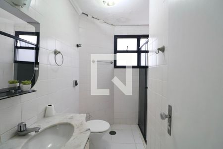 Banheiro Social de apartamento para alugar com 3 quartos, 135m² em Parque Enseada, Guarujá