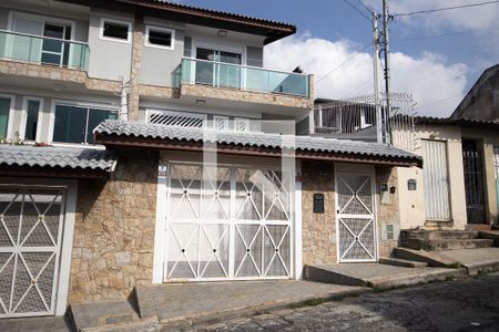 Fachada de casa à venda com 3 quartos, 240m² em Vila Constança, São Paulo