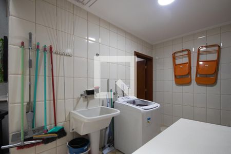Área de Serviço de casa à venda com 3 quartos, 240m² em Vila Constança, São Paulo