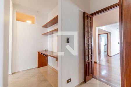 Corredor de apartamento para alugar com 3 quartos, 182m² em Paraíso, São Paulo