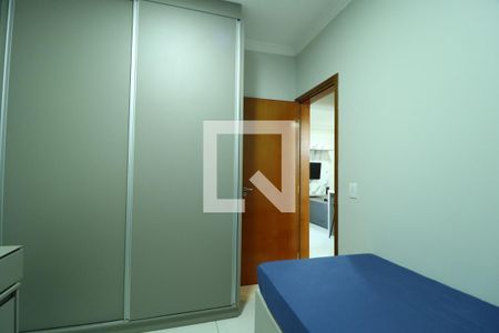 Quarto 1 de apartamento para alugar com 2 quartos, 57m² em Santa Mônica, Uberlândia