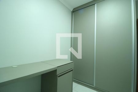 Quarto 1 - Armários de apartamento para alugar com 2 quartos, 57m² em Santa Mônica, Uberlândia