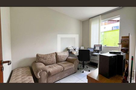 Casa à venda com 3 quartos, 152m² em Santa Efigênia, Belo Horizonte