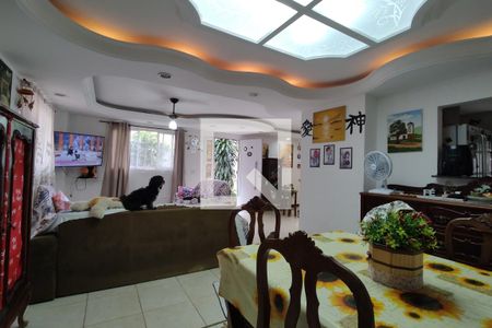 Sala de casa de condomínio para alugar com 4 quartos, 500m² em Taquara, Rio de Janeiro