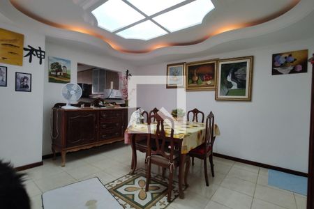 Sala de casa de condomínio para alugar com 4 quartos, 500m² em Taquara, Rio de Janeiro