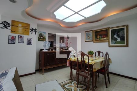 Sala de casa de condomínio para alugar com 4 quartos, 500m² em Taquara, Rio de Janeiro