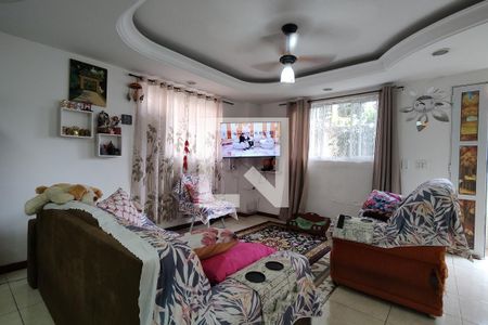 Sala de casa de condomínio para alugar com 4 quartos, 500m² em Taquara, Rio de Janeiro