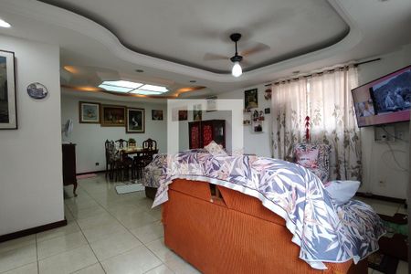 Sala de casa de condomínio para alugar com 4 quartos, 500m² em Taquara, Rio de Janeiro