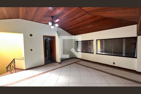 Sala intima de casa de condomínio à venda com 6 quartos, 600m² em Recreio dos Bandeirantes, Rio de Janeiro