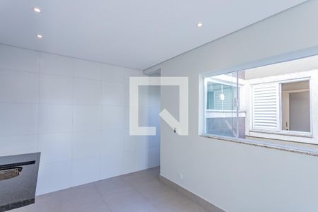 Sala e cozinha de casa para alugar com 2 quartos, 51m² em Jardim Santo Elias, São Paulo
