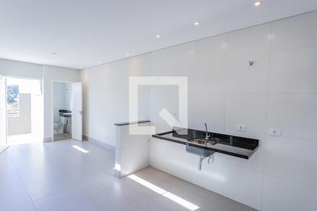 Sala e cozinha de casa para alugar com 2 quartos, 51m² em Jardim Santo Elias, São Paulo