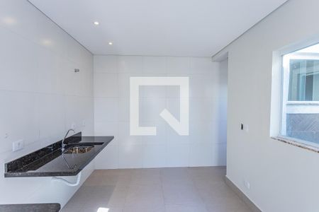 Sala e cozinha de casa para alugar com 2 quartos, 51m² em Jardim Santo Elias, São Paulo