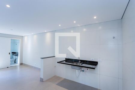 Sala e cozinha de casa para alugar com 2 quartos, 51m² em Jardim Santo Elias, São Paulo