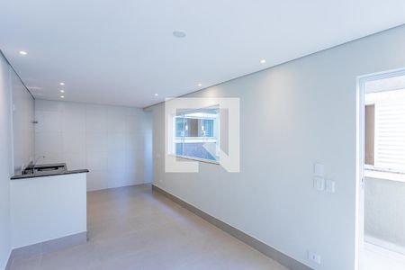 Sala e cozinha de casa para alugar com 2 quartos, 51m² em Jardim Santo Elias, São Paulo