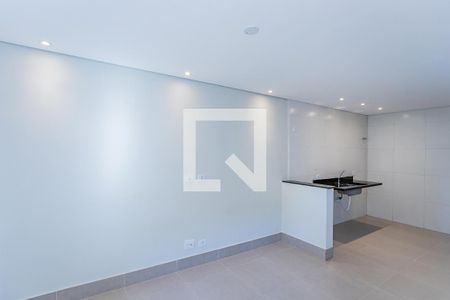 Sala e cozinha de casa para alugar com 2 quartos, 51m² em Jardim Santo Elias, São Paulo