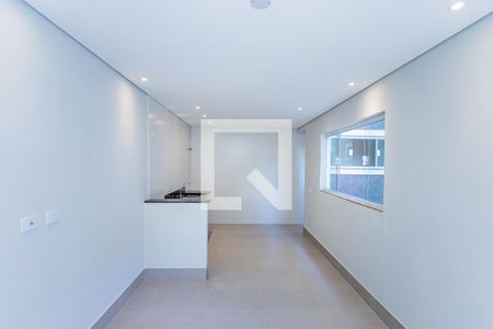 Sala e cozinha de casa para alugar com 2 quartos, 51m² em Jardim Santo Elias, São Paulo