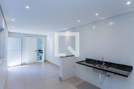 Sala e cozinha de casa para alugar com 2 quartos, 51m² em Jardim Santo Elias, São Paulo