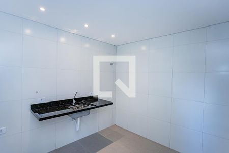 Sala e cozinha de casa para alugar com 2 quartos, 51m² em Jardim Santo Elias, São Paulo