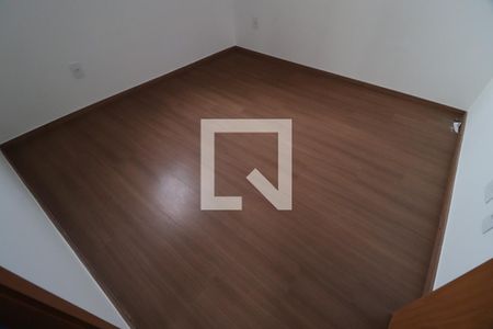 Quarto 1 de apartamento para alugar com 2 quartos, 48m² em Gávea, Uberlândia