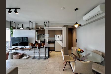 Sala de apartamento para alugar com 2 quartos, 72m² em Santo Amaro, São Paulo