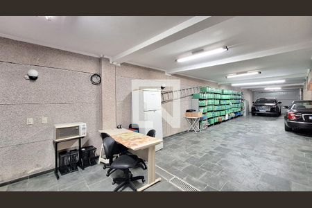Garagem de casa à venda com 4 quartos, 328m² em Vila Ipojuca, São Paulo