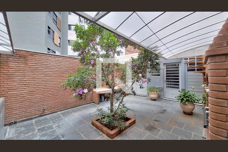 Quintal de casa à venda com 4 quartos, 328m² em Vila Ipojuca, São Paulo