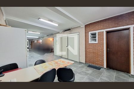 Garagem de casa à venda com 4 quartos, 328m² em Vila Ipojuca, São Paulo