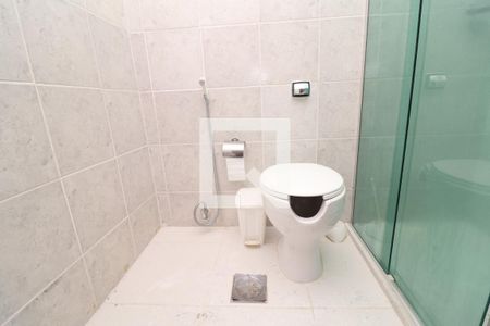 Banheiro da Suíte de apartamento à venda com 1 quarto, 55m² em Jardim Guanabara, Rio de Janeiro